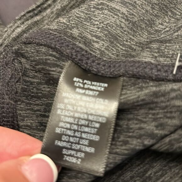 Xersion black gray mid rise high compression capri athletic pants Size M New - Picture 11 of 11